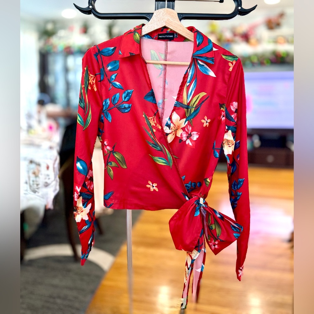 PrettyLittleThing Red Floral Wrap Tie Top – Size 6